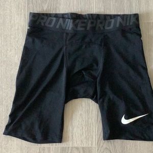 Men’s Nike Pro compression short in Small.